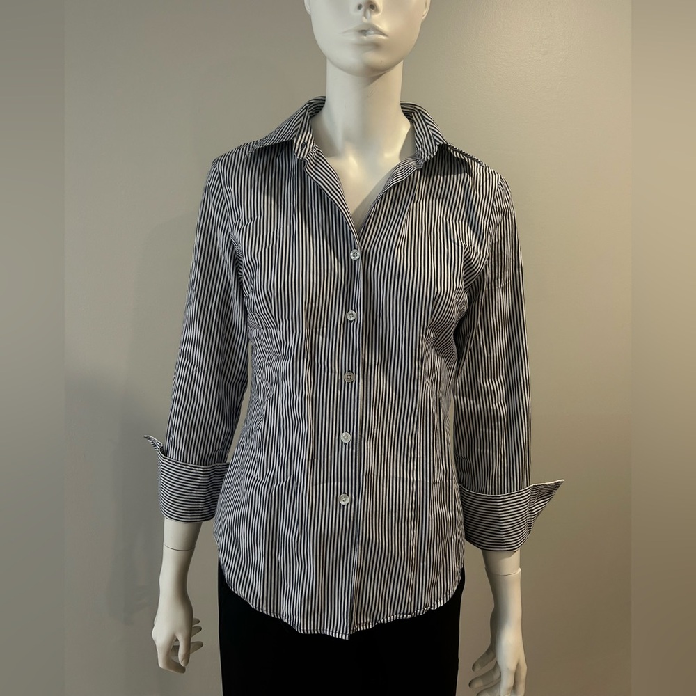 Kenar shirt with black and white stripes, size S, slim fit.